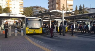 Sağlık çalışanları için ücretsiz yol hakkı meclisten geçti