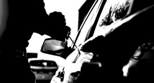 Şanlıurfa'da kapı önündeki araç çalındı