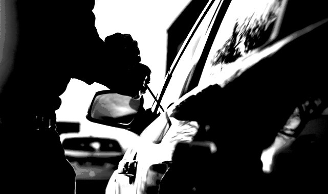 Şanlıurfa'da kapı önündeki araç çalındı