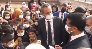 Şanlıurfa’da sendikalar fırça atan Bakan Özer'e tepkili