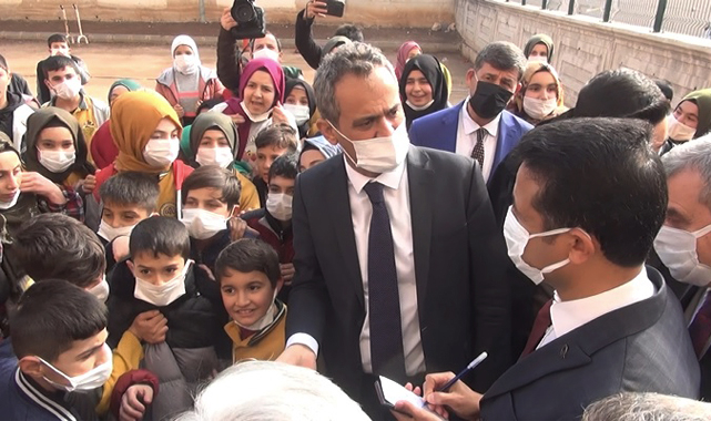 Şanlıurfa’da sendikalar fırça atan Bakan Özer'e tepkili