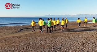 Şanlıurfaspor futbolcuları sahilde yürüyüş yaptı