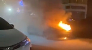 Seyir halindeki araç yandı