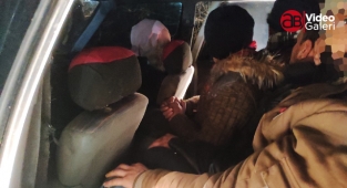 Sınırdan Şanlıurfa'ya otomobille girerken yakalandılar