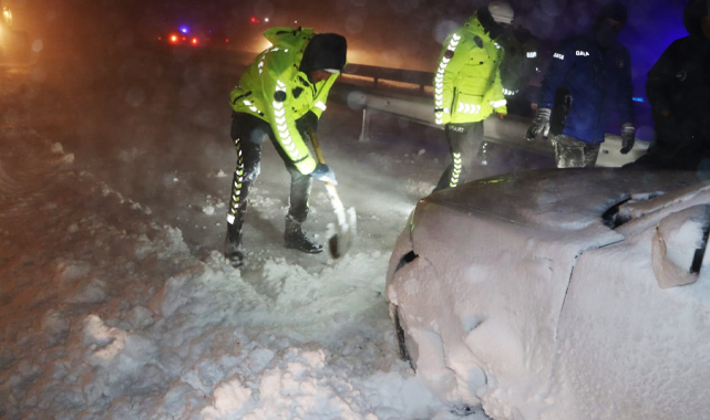 Siverek'e giden yollar trafiğe kapatıldı