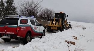 UMKE, Urfa'da greyder yardımıyla hastaya ulaştı