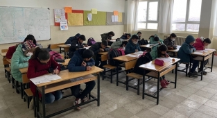 Urfa'nın ilçesinde yapılan deneme sınavına 2 bin 177 öğrenci katıldı