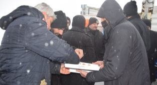 Viranşehir Belediye Başkanı Salih Ekinci'den tatlı ikramı