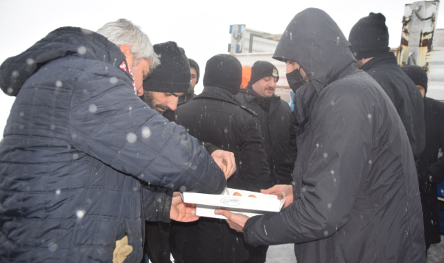 Viranşehir Belediye Başkanı Salih Ekinci'den tatlı ikramı