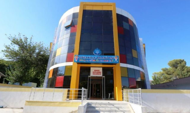 Akçakale'de belediyenin çocuk kreşine de haciz gelmiş