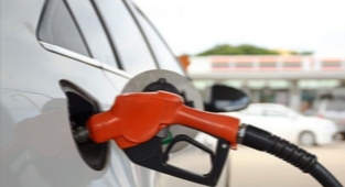 Benzin ve motorine indirim, LPG'ye zam!