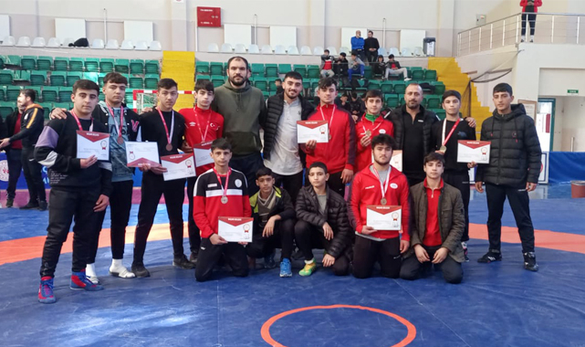 Eyyübiye Belediyesinin sporcuları başarıya doymuyor