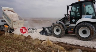 Haliliye’de 3 kırsal mahallede hummalı yol çalışması 