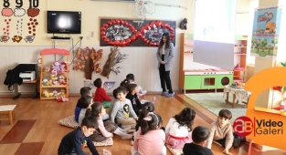 Haliliye'de çocuklara geri dönüşümün önemi anlatılıyor