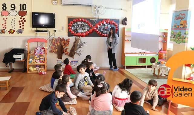 Haliliye'de çocuklara geri dönüşümün önemi anlatılıyor