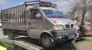 Kamyonet kasasında çocuk taşıyan sürücü cezasız kalmadı