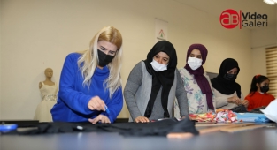 Karaköprü’de kadınlar hem öğreniyor hem üretiyor