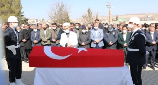 Maraş'ta görev başında hayatını kaybeden polis toprağa verildi