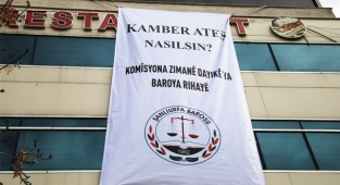 Şanlıurfa'da baro binasına 'Kamber Ateş nasılsın' yazılı pankart asıldı