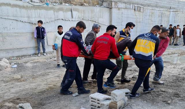 Şanlıurfa'da işçiler asansör boşluğuna düştü