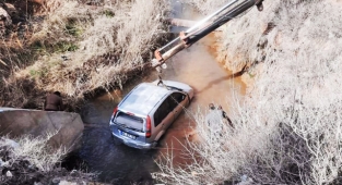 Şanlıurfa'da otomobil kanala uçtu