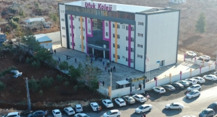 Şanlıurfa'da özel kolejin bursluluk sınavına binlerce öğrenci katıldı