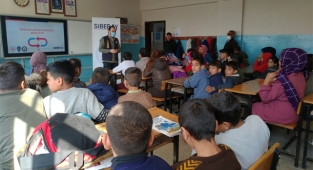 Şanlıurfa’da polisten öğrencilere ‘siber’ eğitim