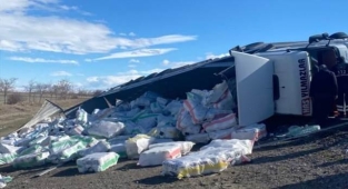 Şanlıurfa'dan yola çıkan tır Konya'da kaza yaptı