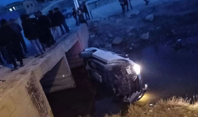 Urfa'da kontrolden çıkan araç köprüden aşağı uçtu