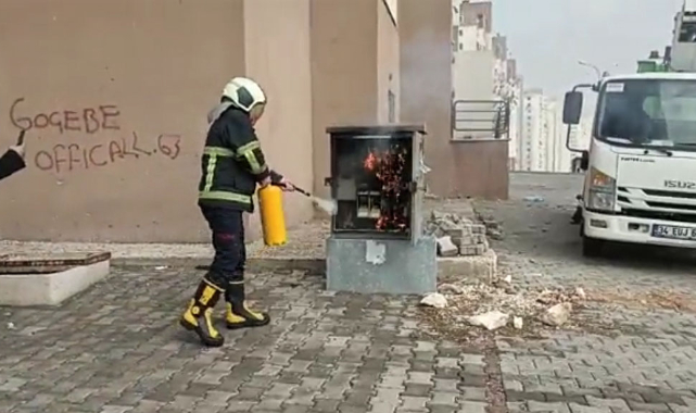 Urfa'da elektrik panoları yanmaya devam ediyor