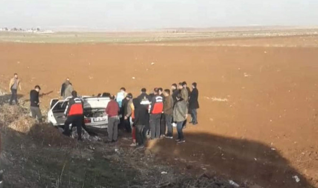Urfa'da kontrolden çıkan araç tarlaya uçtu
