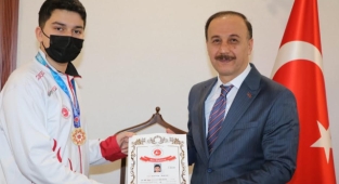 Sporculardan Vali Erin'e ziyaret