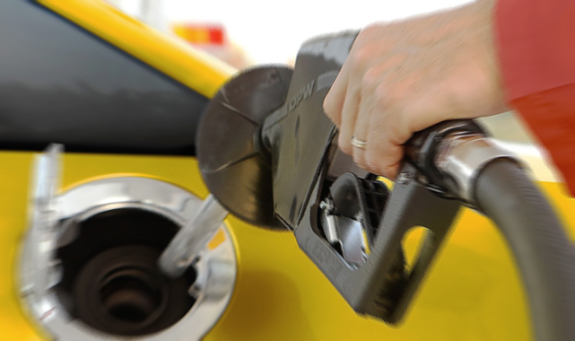 Akaryakıta peş peşe zam: İşte yeni zam miktarları