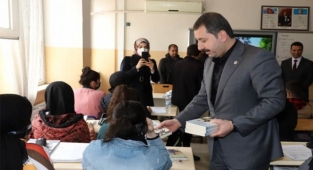 Baydilli’den öğrencilere Çanakkale kitabi hediyesi