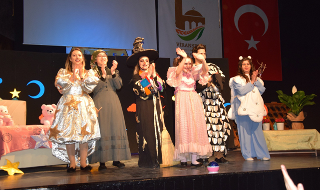 Festival günlerinde çocuklar için tiyatro gösterisi