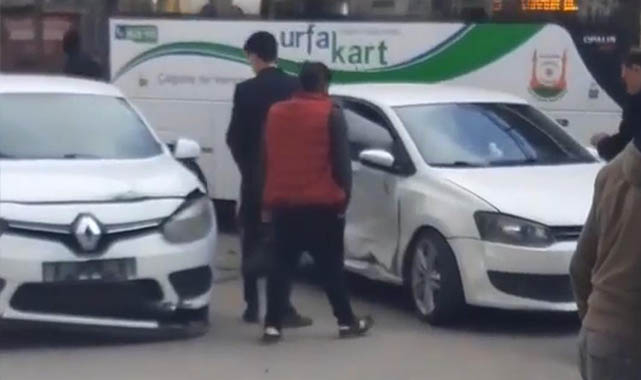 Haliliye’de iki otomobil çarpıştı