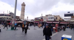 Haşimiye ucube yapılar ve tabela kirliliğinden kurtulamıyor