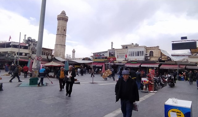 Haşimiye ucube yapılar ve tabela kirliliğinden kurtulamıyor