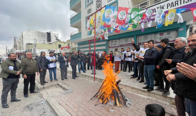 HDP Şanlıurfa'da Nevroz ateşini yaktı