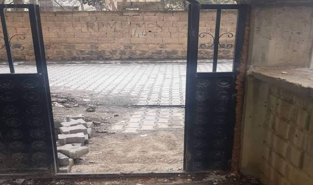 Hırsızlar bahçe kapısını bile söküp çaldı