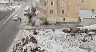 Karaköprü'de kar yağışı etkili oluyor