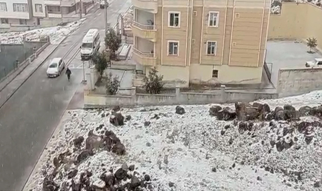 Karaköprü'de kar yağışı etkili oluyor