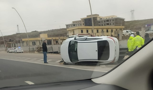 Karaköprü'de kontrolden çıkan araç takla attı
