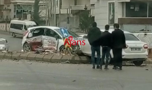 Karaköprü'de sürücü kursu eğitim aracı kaza yaptı