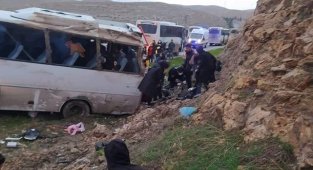 Organize Sanayi yolunda personel servisi kaza yaptı