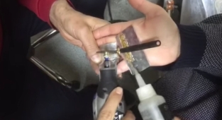 Parmağına sıkışan yüzüğü itfaiye çıkardı