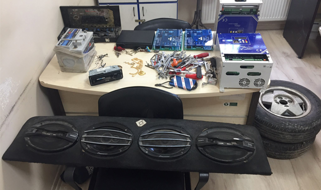 Şanlıurfa’da kovalamaca sonucu durdurulan araçtan bunlar çıktı