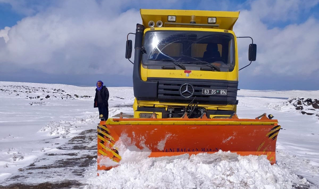 Urfa'da kardan kapanan yollar açılıyor