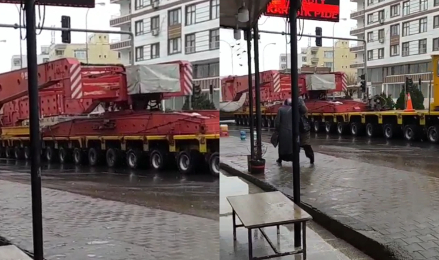 Urfa'nın ilçesinde dev araç geçince trafik aksadı