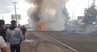 Viranşehir'de can pazarı! Tır küle döndü